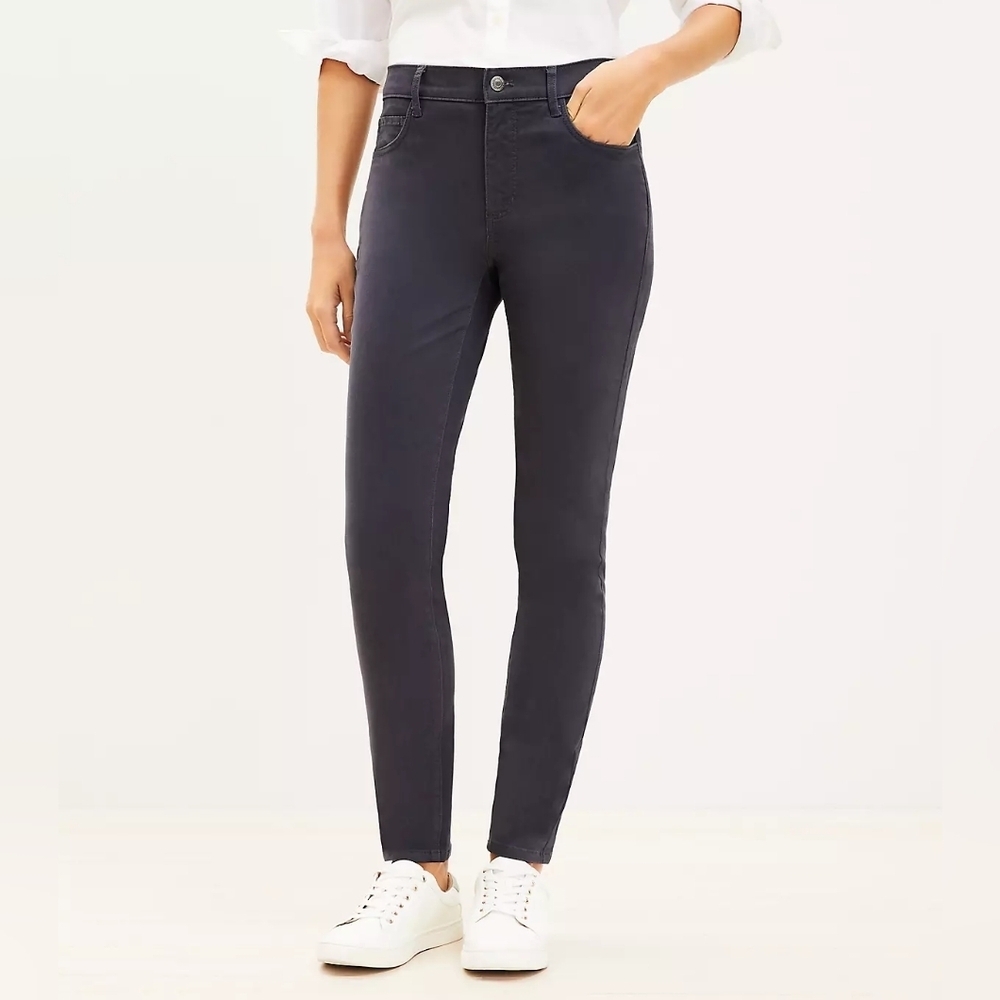 Loft Black Sateen Skinny Pants. Size 31 Petite